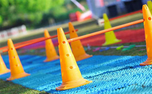 拓展规则板指压游戏怎么做_指压板团队游戏_拓展指压板游戏规则