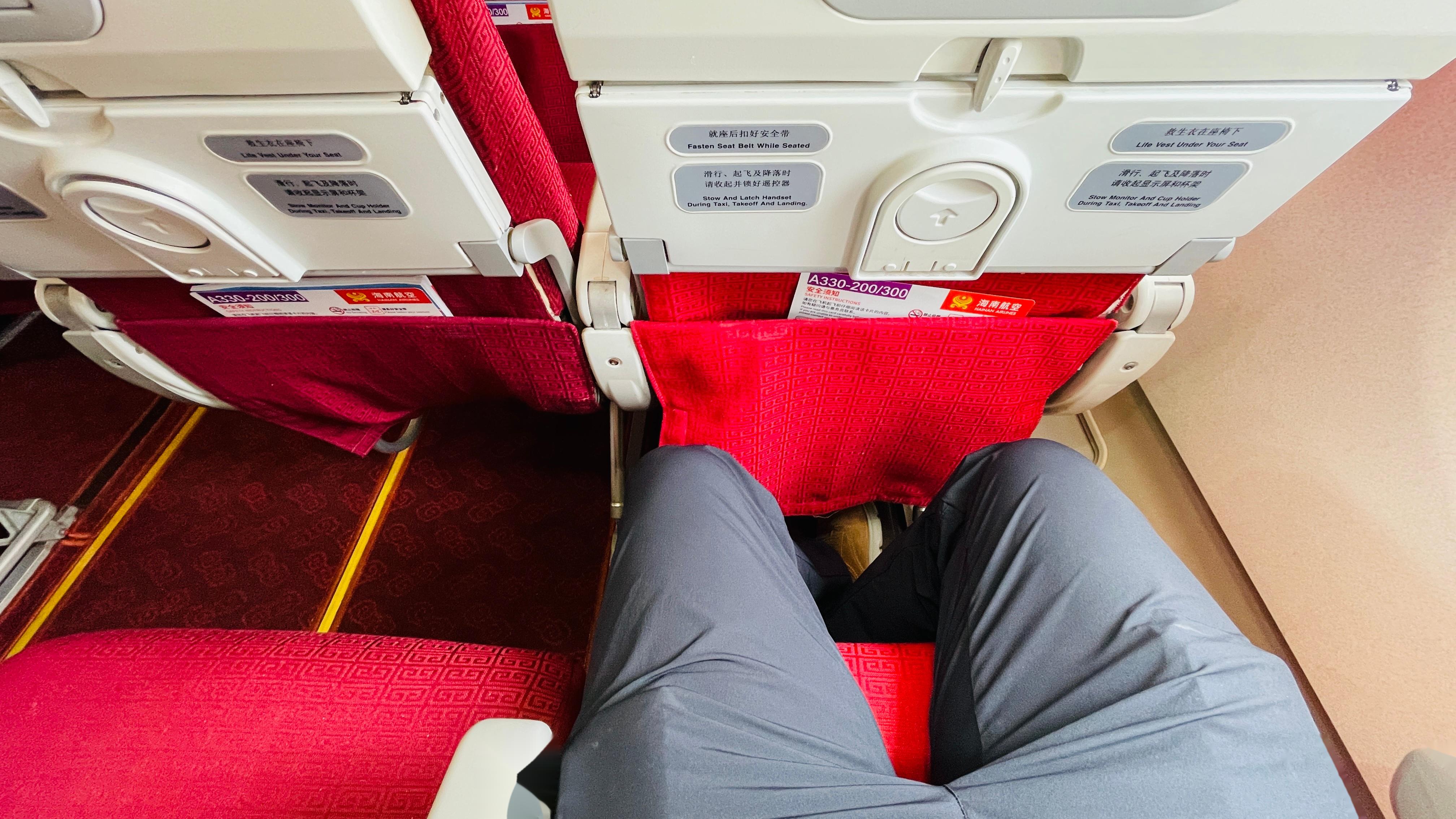 a330-300后货舱能装4大1小吗?_320货舱容积_各舱实际装货重量怎么算